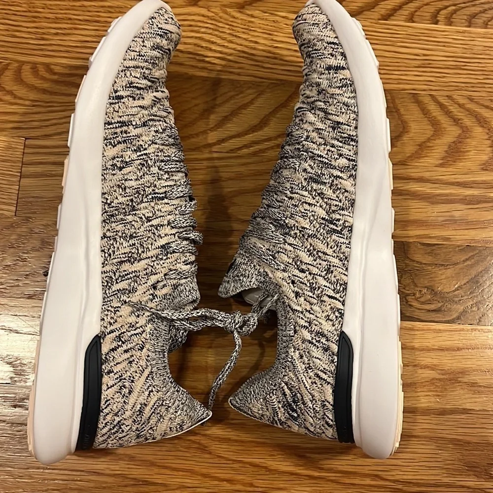 New APL Techloom Wave Mesh Knit Sneakers Navy/beige size 10